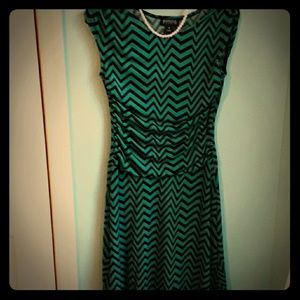 A zigzag green dress
